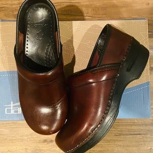 Congnac ladies Dansko nursing clogs size 36 (5.5)